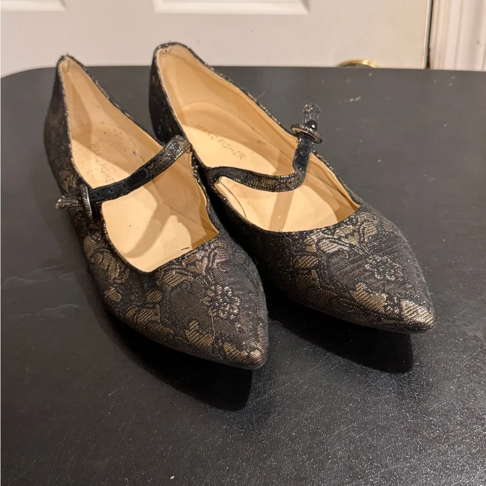 Marc Fisher Black and Gold metallic Floral Flats size 6